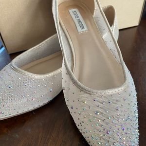 Beautiful gold (almost a rose gold) pointed toe flats.